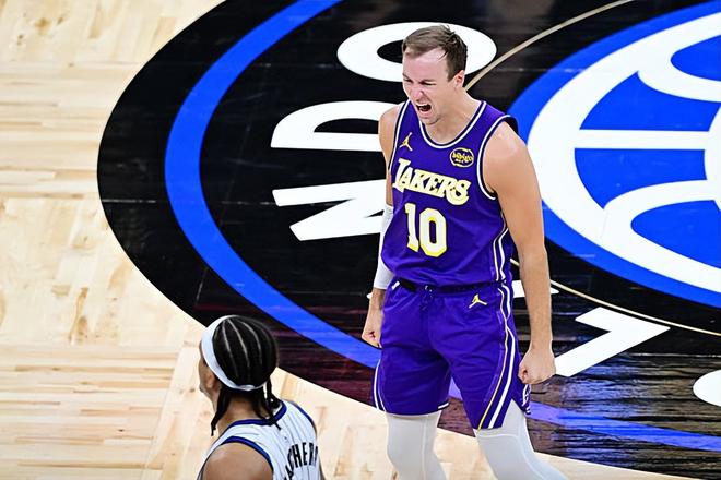 卢克·肯纳德绝杀助湖人终结魔术4连胜