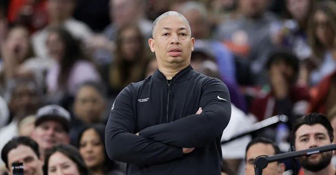 快船轻取雄鹿申京攻防全能约基奇三双雷霆大胜