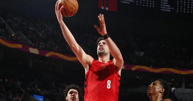 快船轻取雄鹿申京攻防全能约基奇三双雷霆大胜