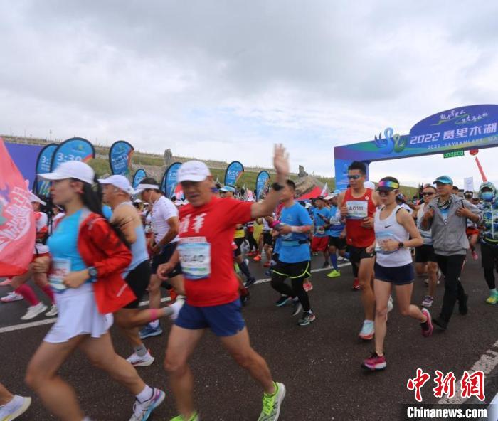 盛夏魅力赛里木湖：2022新疆马拉松圆满落幕，三