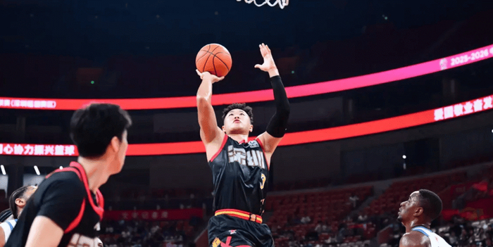 贺希宁22+4助攻 深圳大胜新疆终结五连败