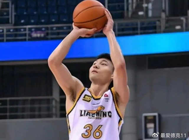 鄢手骐爆发成辽宁男篮新核心