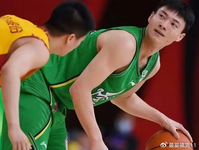 鄢手骐爆发成辽宁男篮新核心