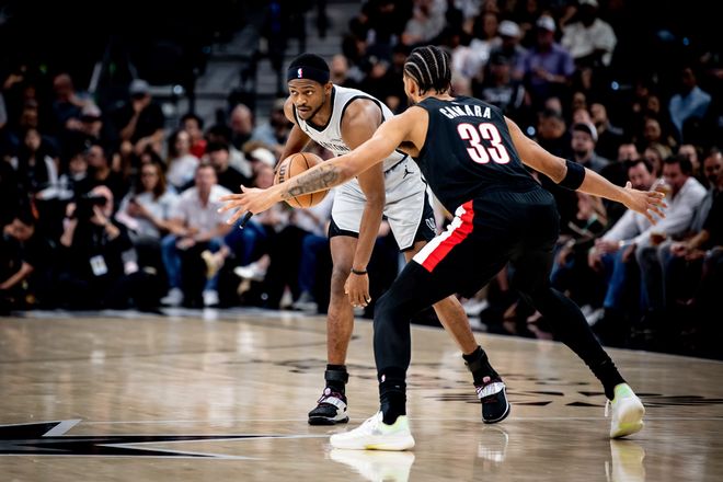 福克斯爆发率队取胜 马刺双杀开拓者