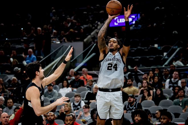 福克斯爆发率队取胜 马刺双杀开拓者