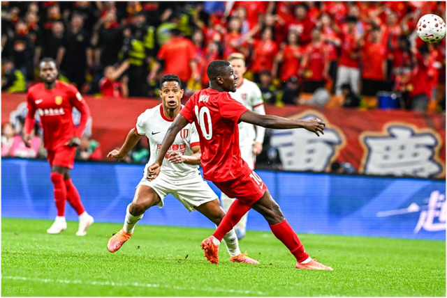 阿玛杜爆发助重庆铜梁龙战平蓉城 足球界刮起青