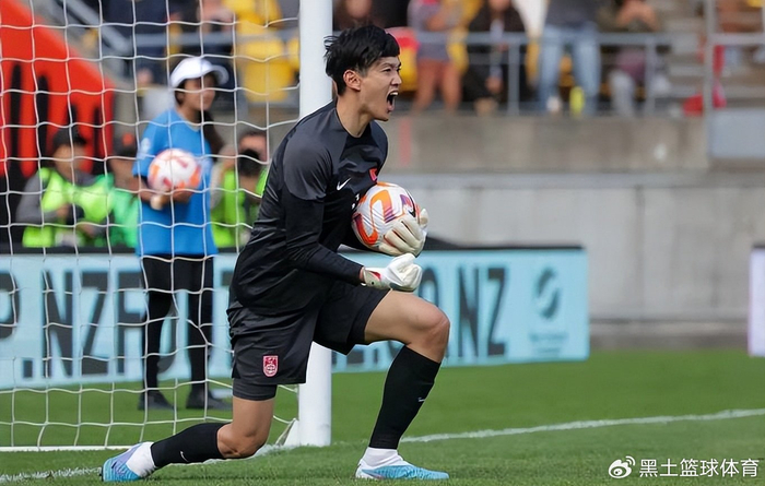 穆斯卡特率上港双冠王后遇困境 颜骏凌失误引争