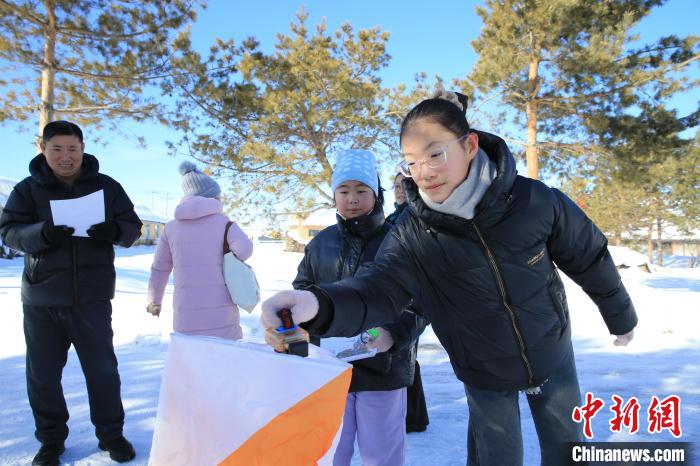 黑龙江伊春青少年尽享冬季定向运动与冰雪体育
